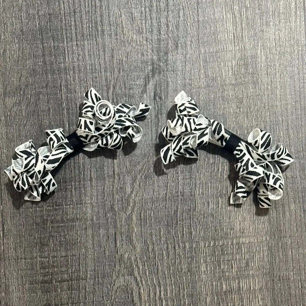💞 Set of 2 Black & White Zebra Print Curly Ribbon Hair Bow Barrettes